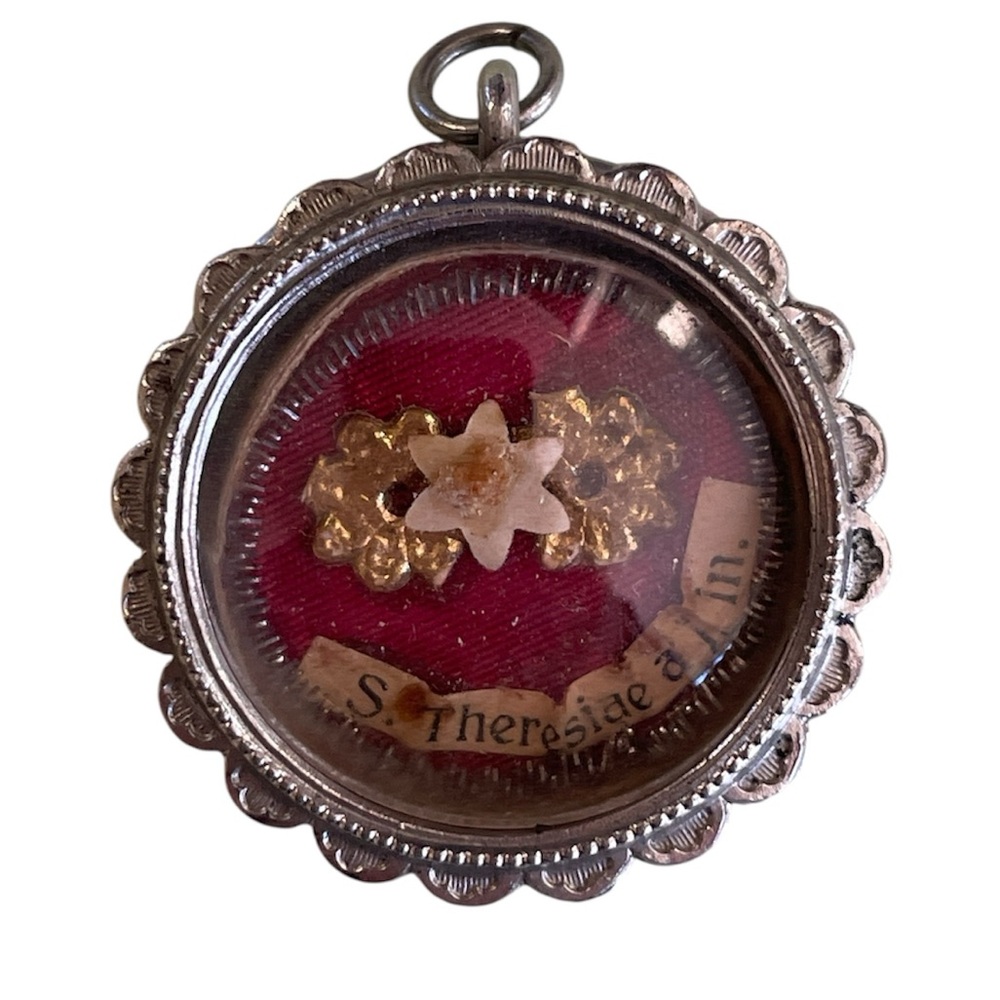 RARE VTG RELIGIOUS SAINT THERESE DE LISIEUX of THE INFANT JESUS RELIC PENDANT